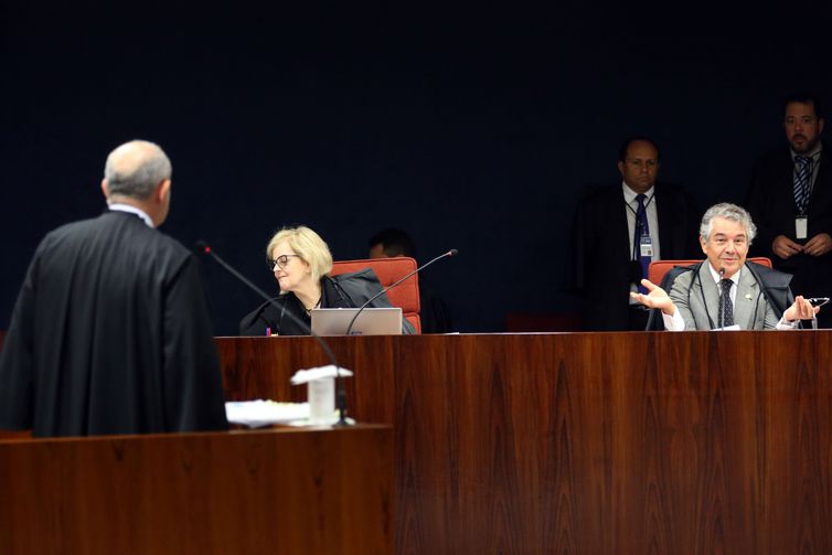 No início da sessão, o advogado Alberto Toron, que representa o senador Aécio Neves afirmou que o valor era fruto de um empréstimo e que o simples fato de ele possuir mandato no Senado não o impede de pedir dinheiro a empresários. #Blogdopavulo