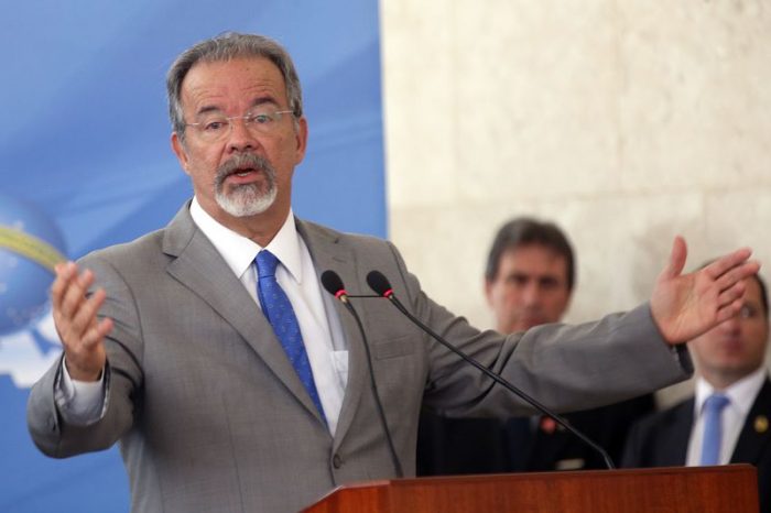 O ministro da Segurança Pública, Raul Jungmann, defende a distinção entre usuário e traficante, bem como a descriminalização do porte de drogas-Blog do Pávulo#Manaus #Amazonas