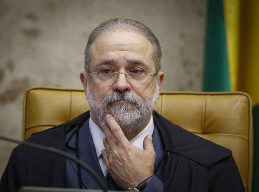 Aras ajusta rota em direção a Lula na reta final do mandato