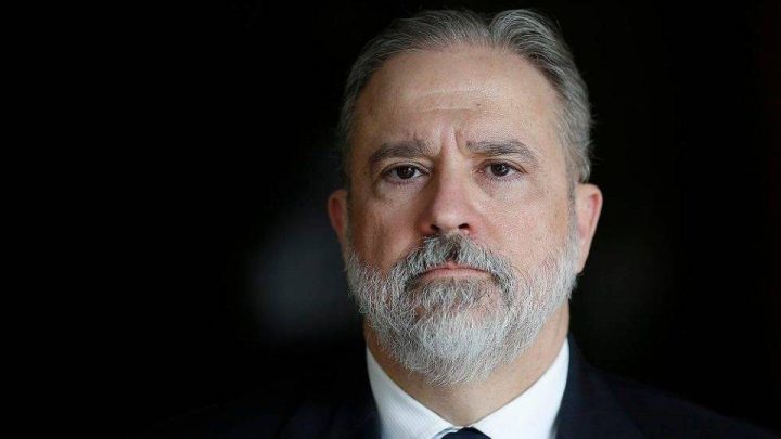 Augusto Aras, o 'outsider' que se alinhou aos sinais do presidente