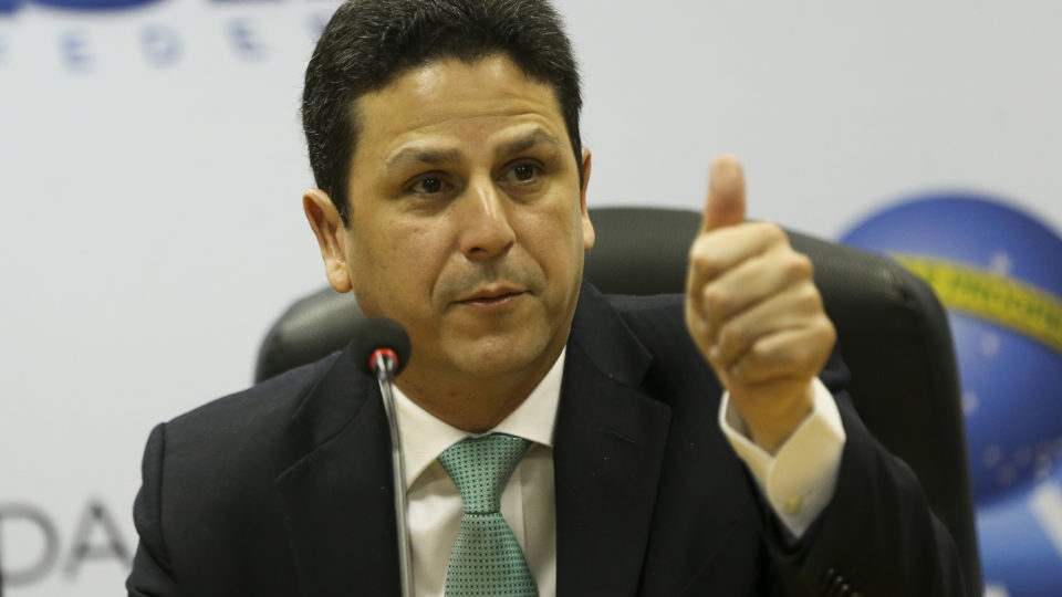 Bruno Araújo assina portaria que regulamenta Cartão Reforma