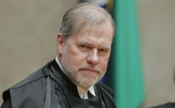PF apresenta pedido de suspeição contra Toffoli após acessar celular de Vorcaro